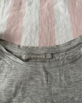 Camiseta gris con estampado de coche