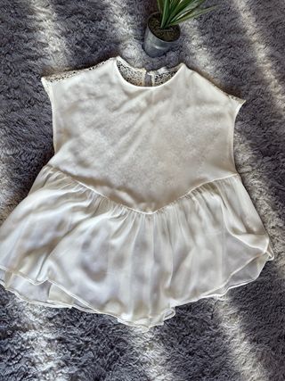 Blusa blanca transparente con encaje