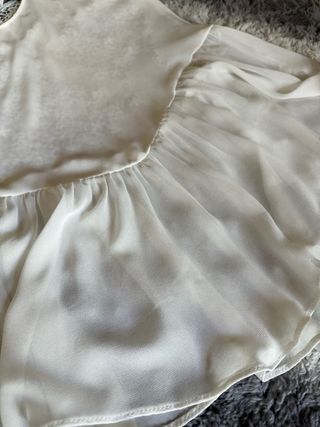 Blusa blanca transparente con encaje