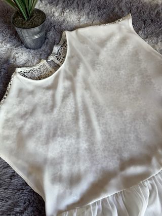 Blusa blanca transparente con encaje