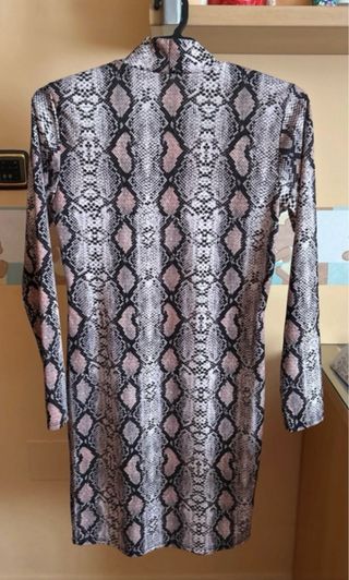 Vestido midi estampado serpiente