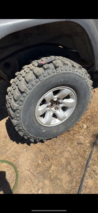 Llantas y neumáticos 33 Nissan Patrol