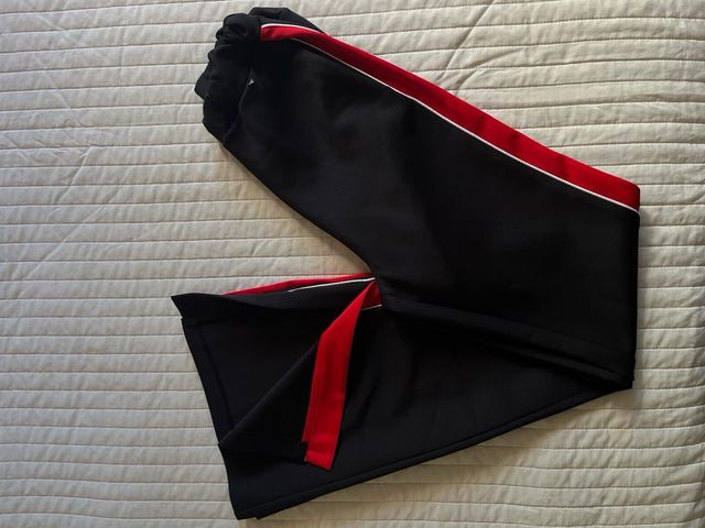 Calça Guess Sport Listrada Preta e Vermelha