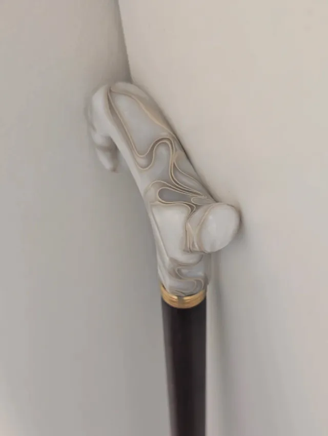 Bastón elegante con mango marmoleado