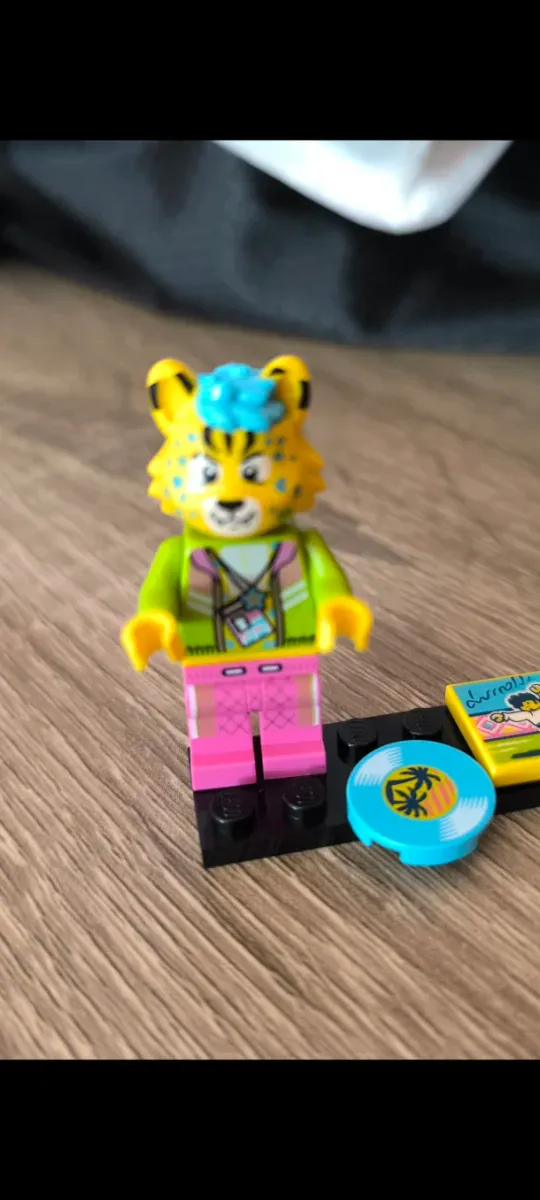 Minifigura Lego DJ Leopardo