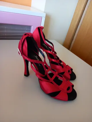 Zapatos de baile de salón rojos