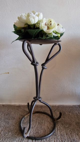 Porta candela in ferro con fiori