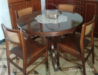 Mesa de comedor redonda con 4 sillas
