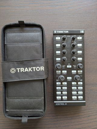 Controlador DJ Traktor Kontrol X1