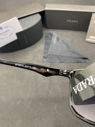 Occhiali da sole Prada neri e oro
