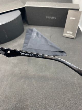 Occhiali da sole Prada neri e oro
