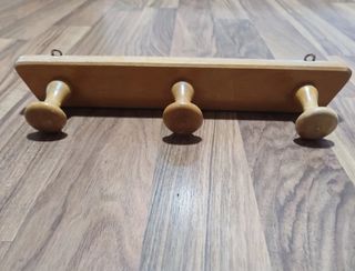 Percheros madera maciza antiguos