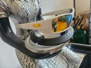 Gascan Oakley Polished White Yellow Original.