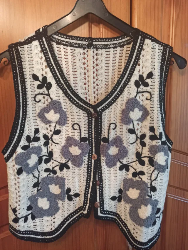 Chaleco punto floral t. Única sin estrenar