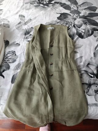 Vestido largo verde y chaqueta de regalo blanca S