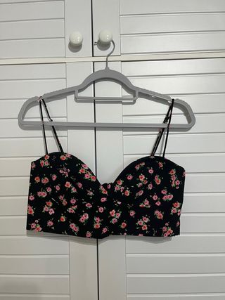 Top floral Zara negro y rosa