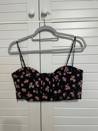 Top floral Zara negro y rosa