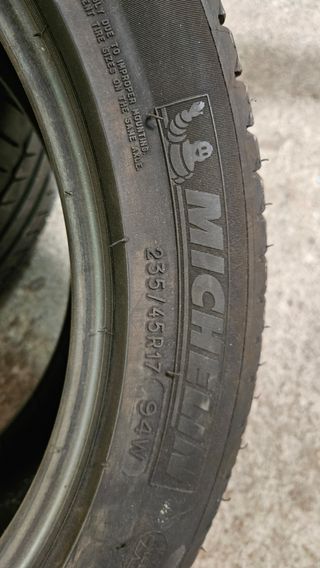 Michelin 235/45R17 94W Neumático