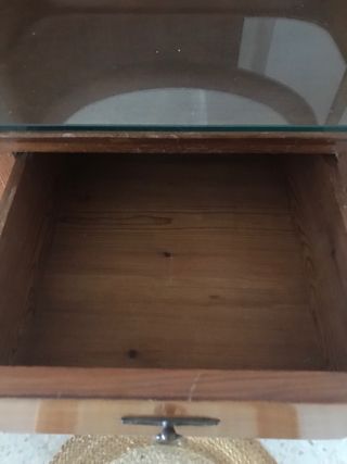 Tocador de madera con espejo y cristal