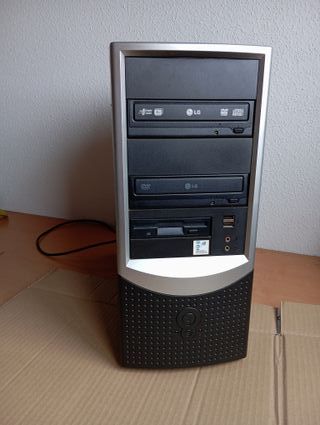 PC LG + TECLADO: 3 1⁄2 + 2 GRABADORAS + USB FRONTA