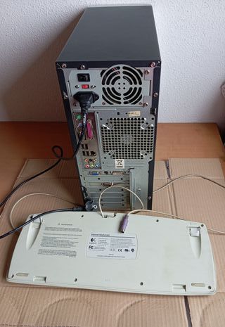 PC LG + TECLADO: 3 1⁄2 + 2 GRABADORAS + USB FRONTA