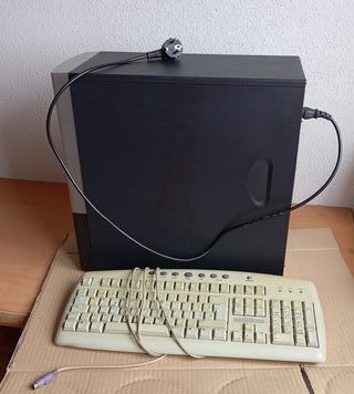 PC LG + TECLADO: 3 1⁄2 + 2 GRABADORAS + USB FRONTA