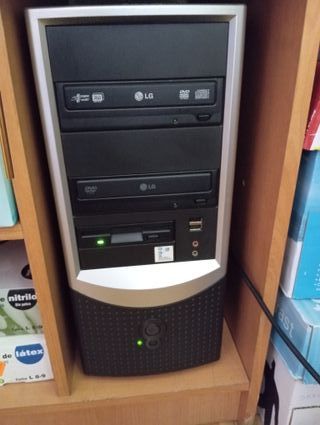 PC LG + TECLADO: 3 1⁄2 + 2 GRABADORAS + USB FRONTA