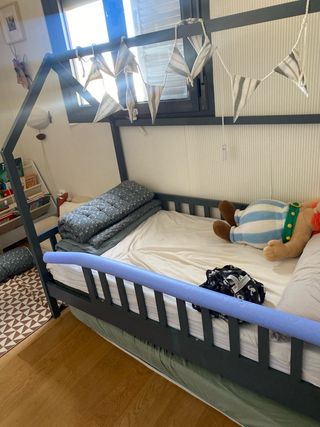 Cama infantil con colchón