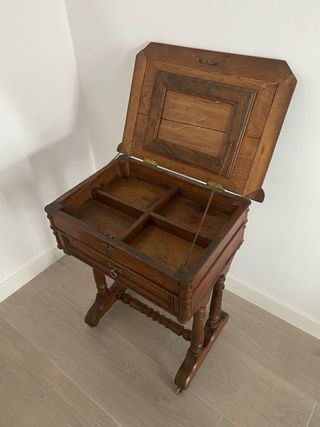 costurero antiguo de madera