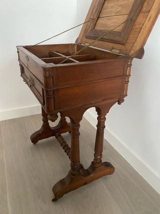 costurero antiguo de madera