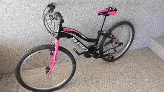 Bicicleta niña B-PRO 24 negra y rosa
