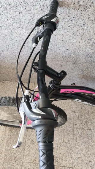 Bicicleta niña B-PRO 24 negra y rosa