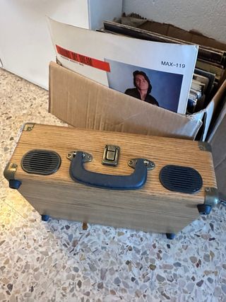 Tocadiscos Portátil Vintage Popsky + Vinilos