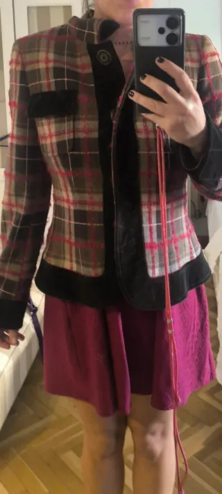 Chaqueta Carolina Herrera cuadros marrón y rojo