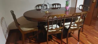 Mesa de comedor ovalada y 6 sillas