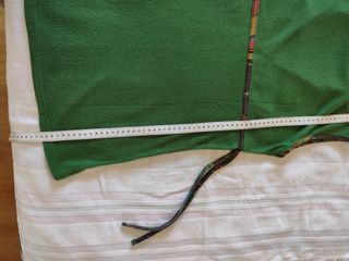 Chaleco verde con detalles multicolor