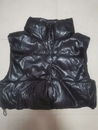 Chaleco de cuero negro