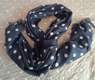 Foulard lunares azul y blanco viscosa lana