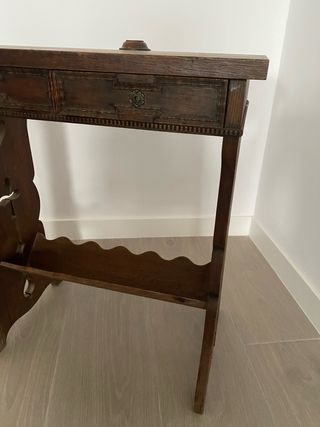 Mesita auxiliar antigua de madera