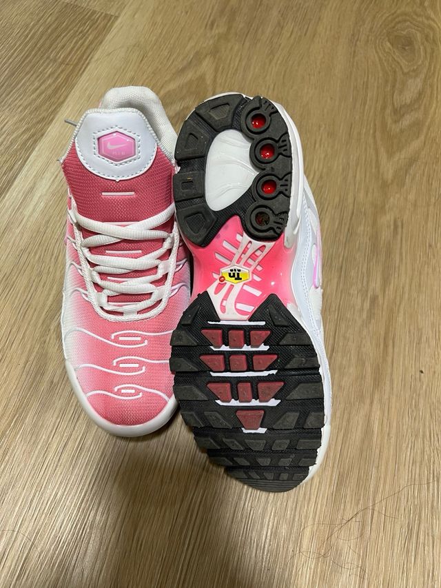 Nike Air Max Plus TN rosas y blancas