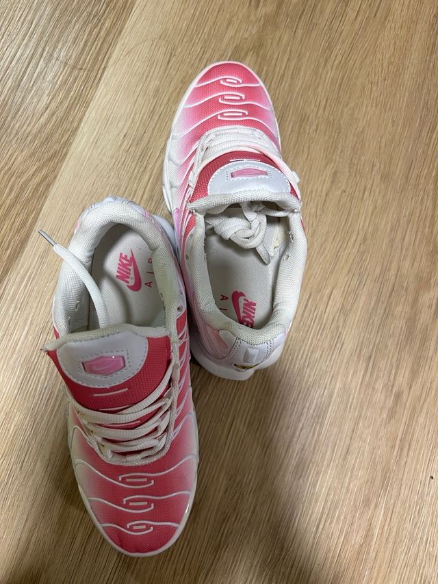 Nike Air Max Plus TN rosas y blancas