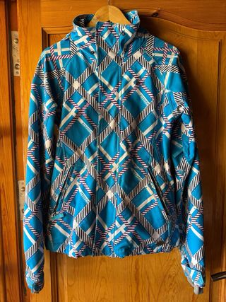 Anorak azul y blanco estampado