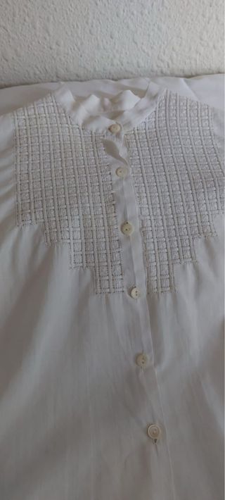 Blusas manga corta con bordado