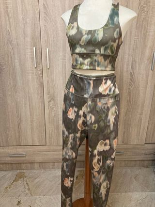 Ropa de deporte mujer 25 piezas por 37€