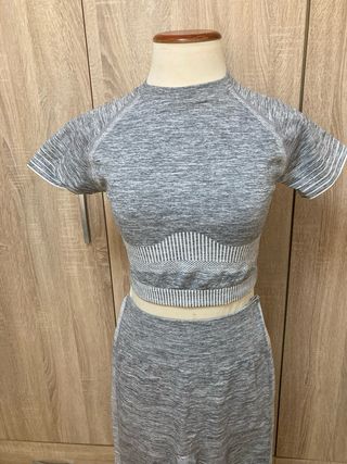 Ropa de deporte mujer 25 piezas por 37€