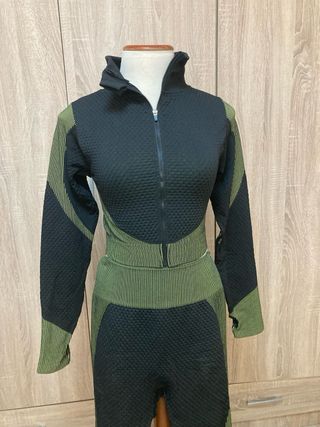 Ropa de deporte mujer 25 piezas por 37€