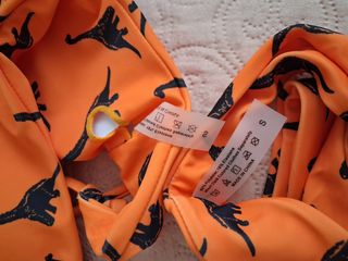 Bikini naranja con dinosaurios