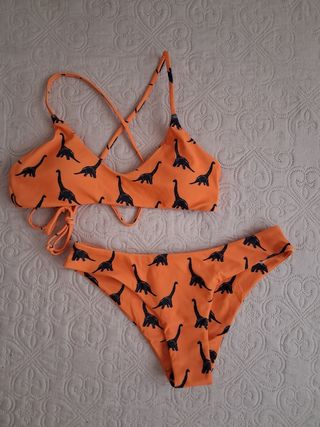 Bikini naranja con dinosaurios