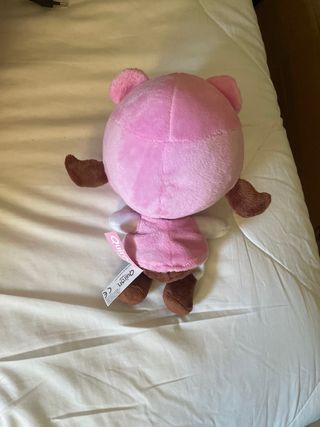 Muñeca de peluche rosa