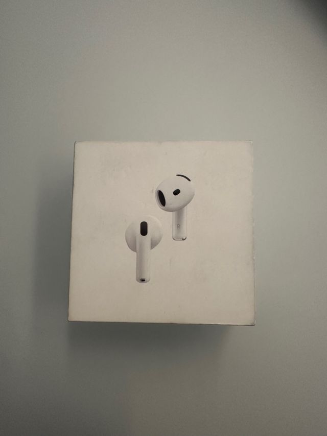 AirPods 4 con cancellazione attiva del rumore